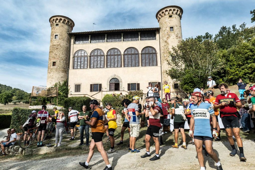 Anghiari, lo splendido paese in cui si svolge L'Intrepida 2025 - L’Intrepida si svolge fin dalla sua prima edizione ad Anghiari, uno splendido borgo medievale in provincia di Arezzo che sorge tra il Tevere ed il torrente Sovara. Uno dei Borghi più belli d'Italia e d'Europa | L'Intrepida Anghiari, Borghi più belli d'Italia, cicloturistica d'epoca, Gs Fratres Dynamis Bike, iscrizioni Intrepida