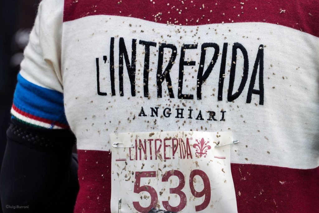 L'Intrepida 2025 si avvicina, vi aspettiamo ad Anghiari - Il programma de L'Intrepida 2025 si aprirà giovedì 16 ottobre e vivrà il momento clou domenica 19 con la ciclostorica. Programma intenso, ospiti illustri e tanta voglia di pedalare condividendo la passione per il ciclismo d'epoca. | L'Intrepida Anghiari, Aspettando L'Intrepida, Intrepidi a scuola, Intrepido Premio, iscrizioni Intrepida, percorsi L'Intrepida, programma, Teatro di Anghiari