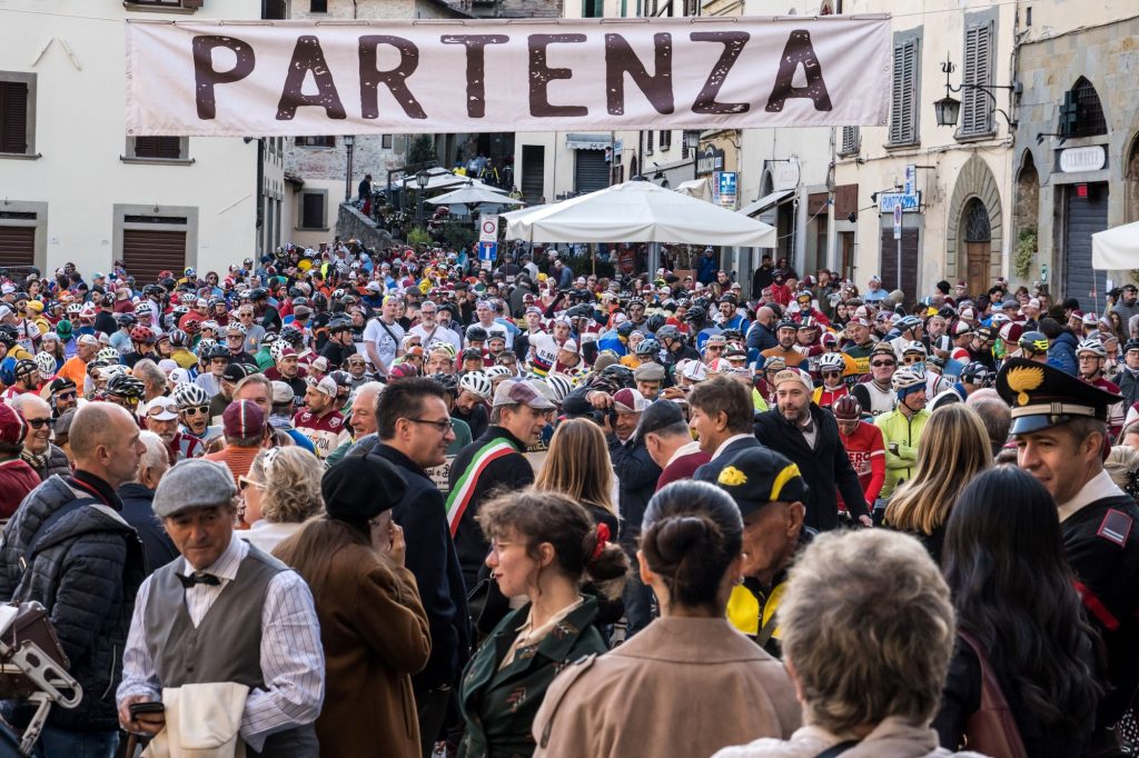 L'Intrepida 2025, i mille partenti in Piazza Baldaccio. Foto Luigi Burroni