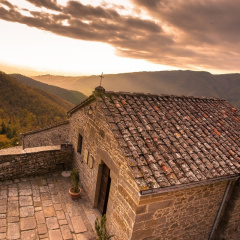 Programma L'Intrepida 2026 - La terza settimana di ottobre puoi vivere l’accoglienza e il calore riservati a tutti gli amici che verranno a trovarci, ti immergerai in un angolo di Toscana ancora autentico respirando un clima di familiarità che renderà speciale l’intero weekend...e quando sarà tutto finito ti domanderai quando potrai tornare ad Anghiari.15 OTTOBRE16 OTTOBRE17 OTTOBRE18 OTTOBRE4ª CAMMINATA CON L'INTREPIDALA VIGILIA DE L'INTREPIDA » SCOPRIGIOVEDÌ 8 OTTOBRE 2026 |